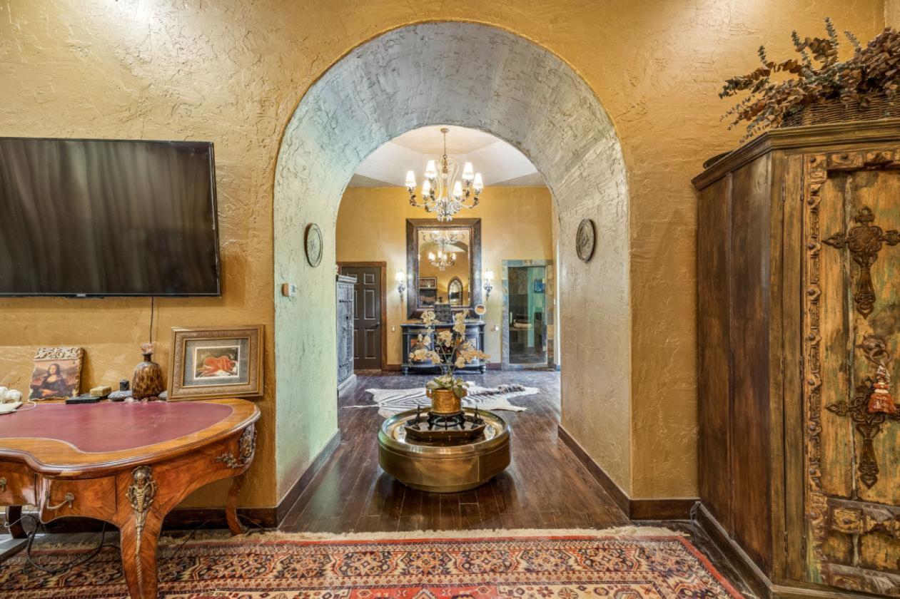 In-Town Luxury Resort Inspired Equestrian Retreat - photo 19