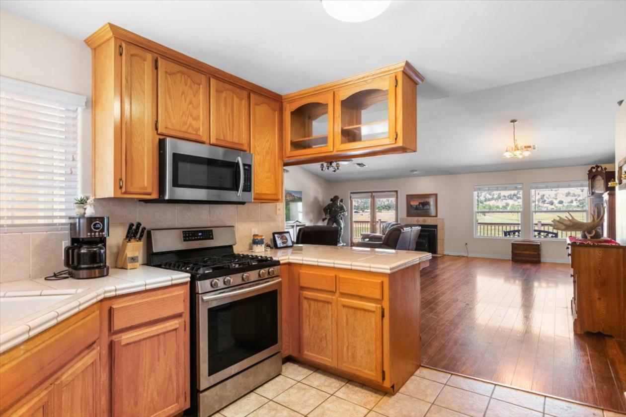Exceptional property in EQ gated community - photo 7