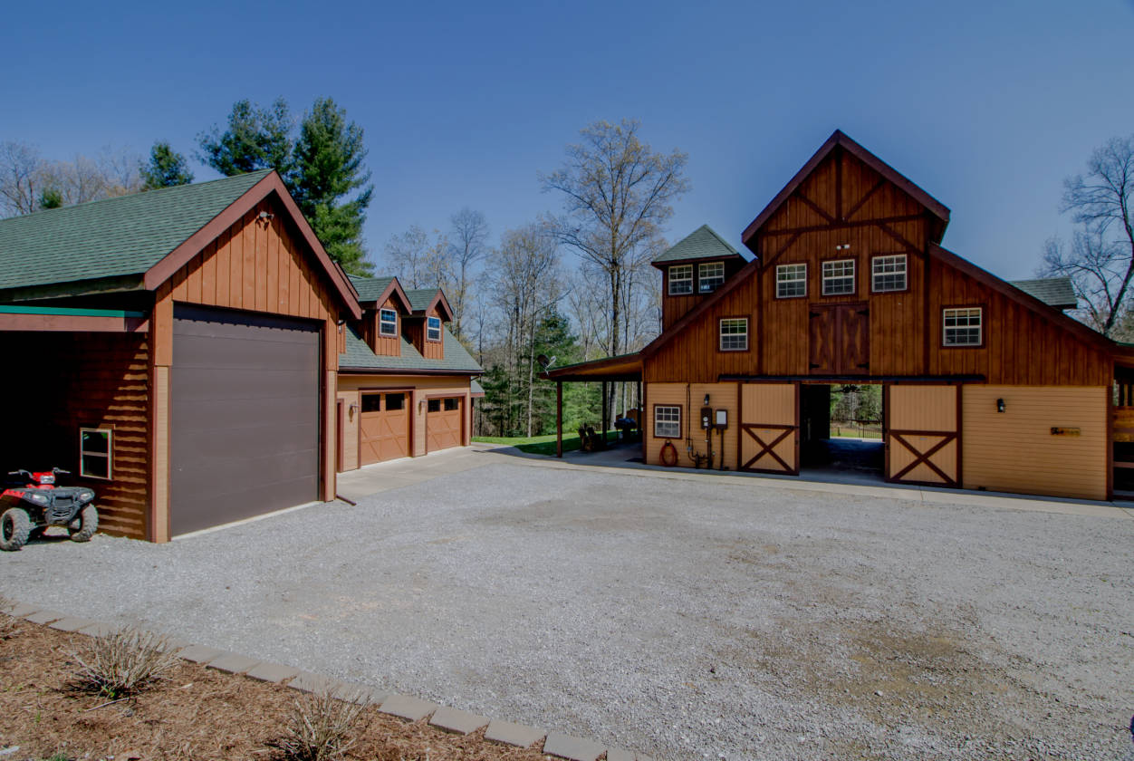 20+AC EQUINE BARNDOMINIUM DIRECT ACCESS TO BSF HORSE TRAIL IN... Jamestown, Fentress County