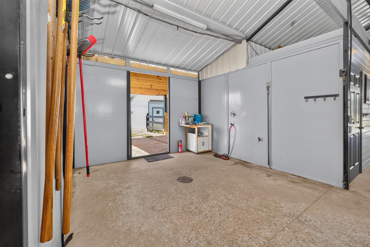 Luxury Horse Farm with 2 Homes and Covered Arena - photo 23