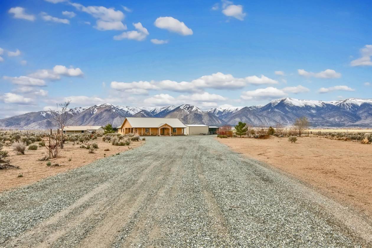 "Horse Lovers Heaven" Immaculate custom built ranch in beautiful Smith