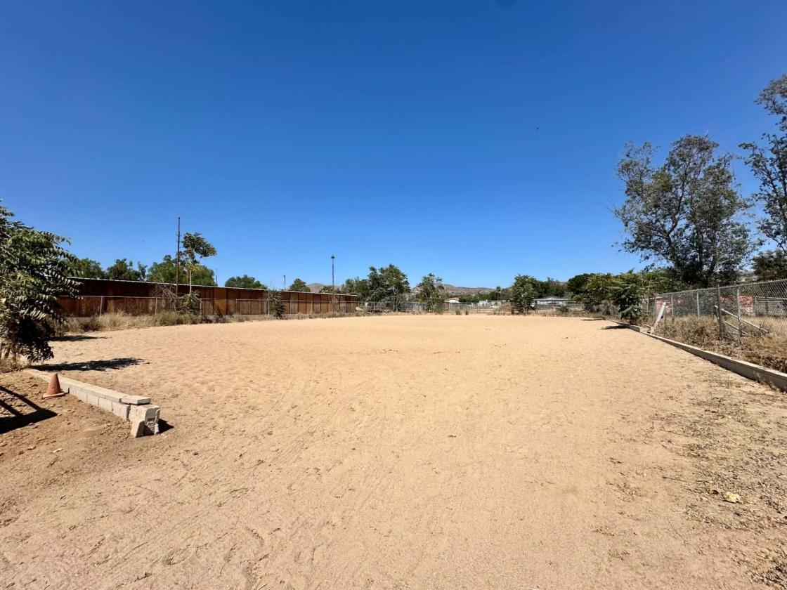 HORSE PROPERTY WITH 20 STALLS ON 1.4 ACRES - photo 16