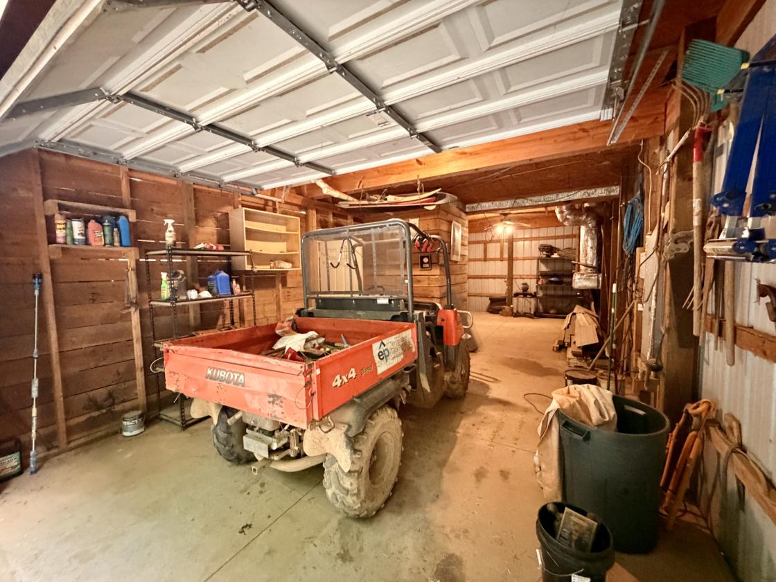 Custom Home On 271.28 Acres - photo 20