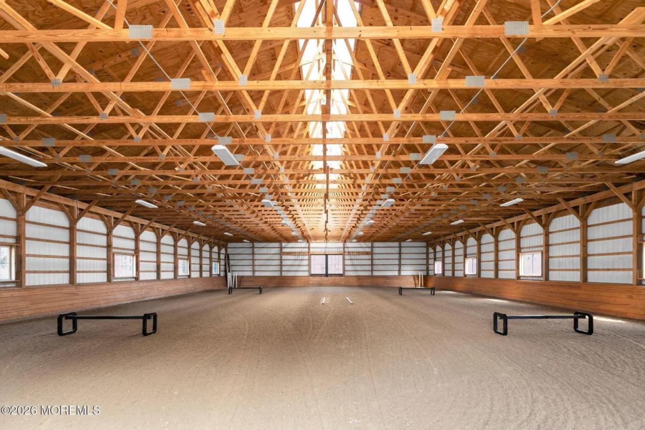 Remarkable Equestrian Estate on 6 Acres - photo 17