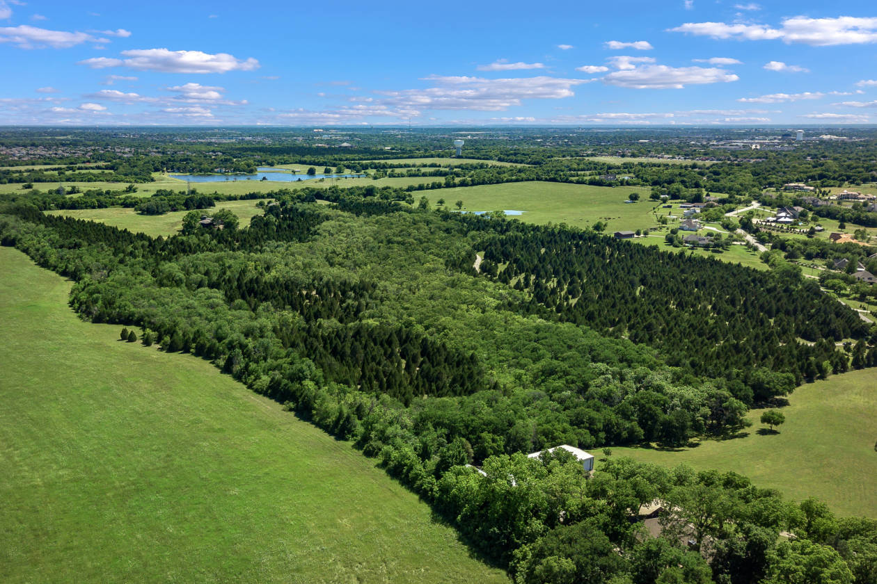 78+ Acres with Trees, 4 Homes,Town of Sunnyvale, Texas close