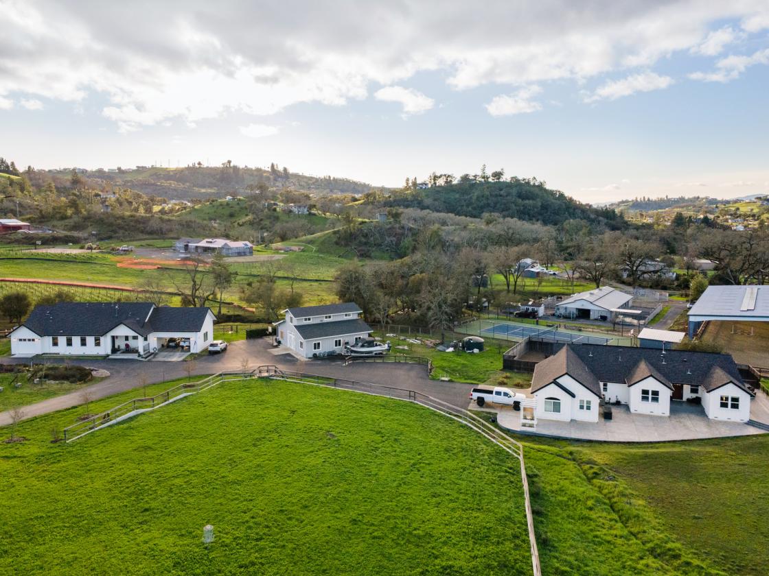 Wine Country Compound with Equestrian Facilities - photo 3