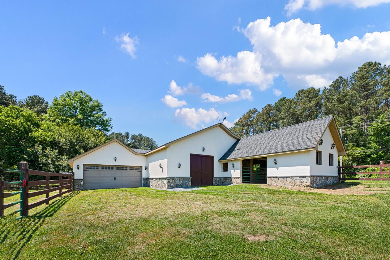 Barn Luxury Reimagined on 4.64 acres - photo 7