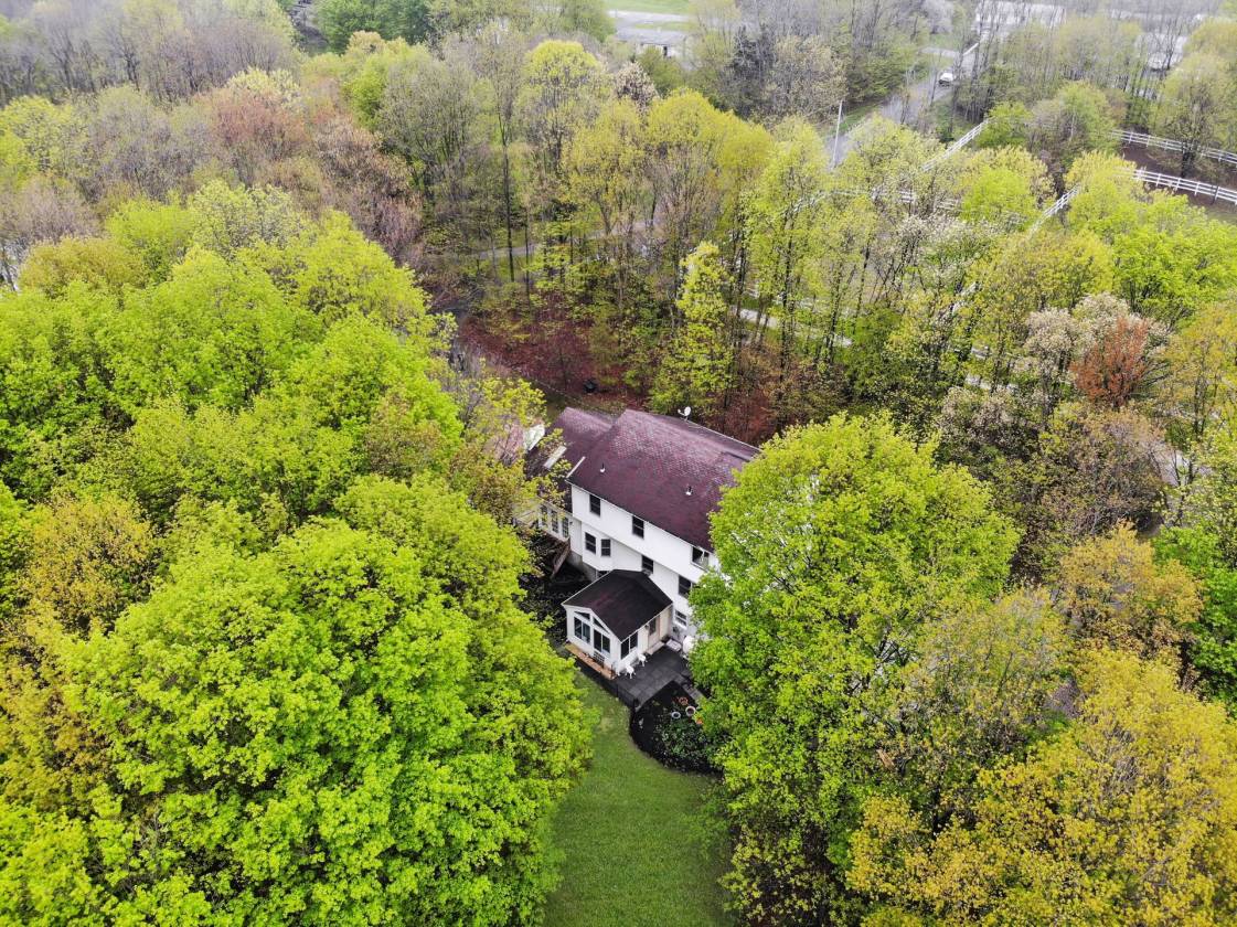 IDYLLIC 9 ACRE HORSE FARM COMPLETE WITH 6 STALL MORTON... Wantage