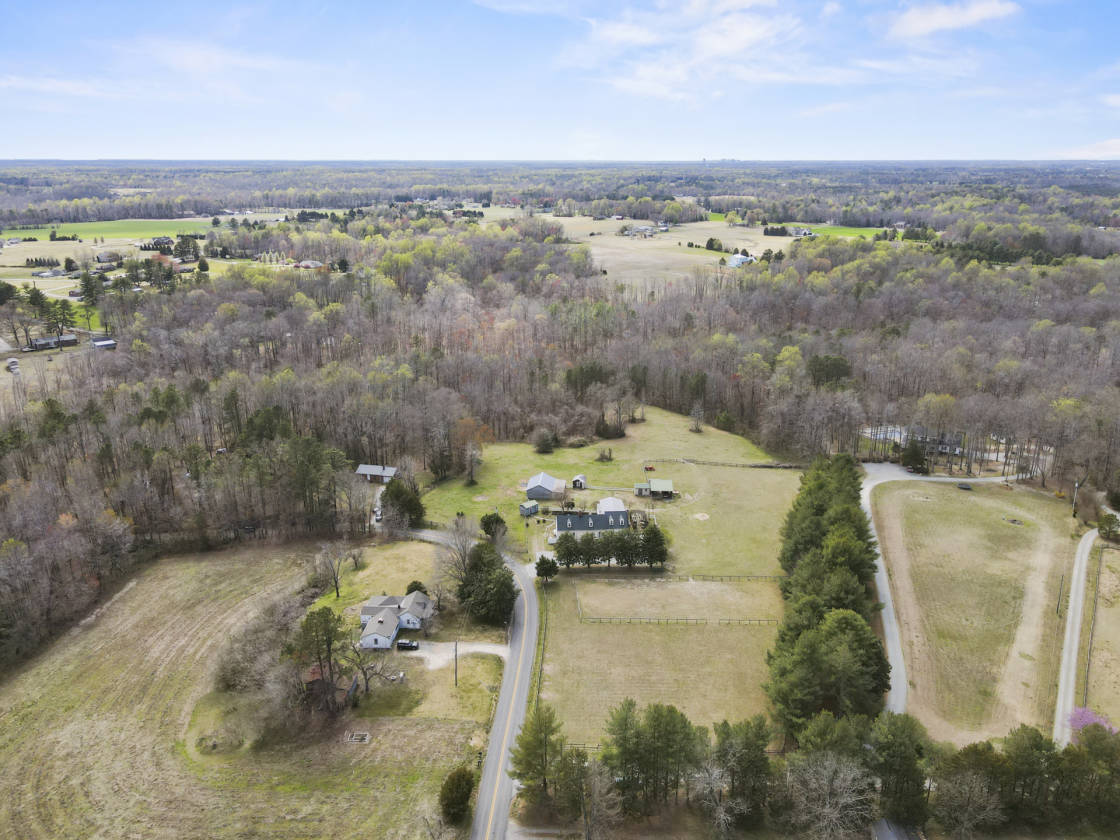 Pre-revoutionary home on a 10-acre horse farm! - photo 4