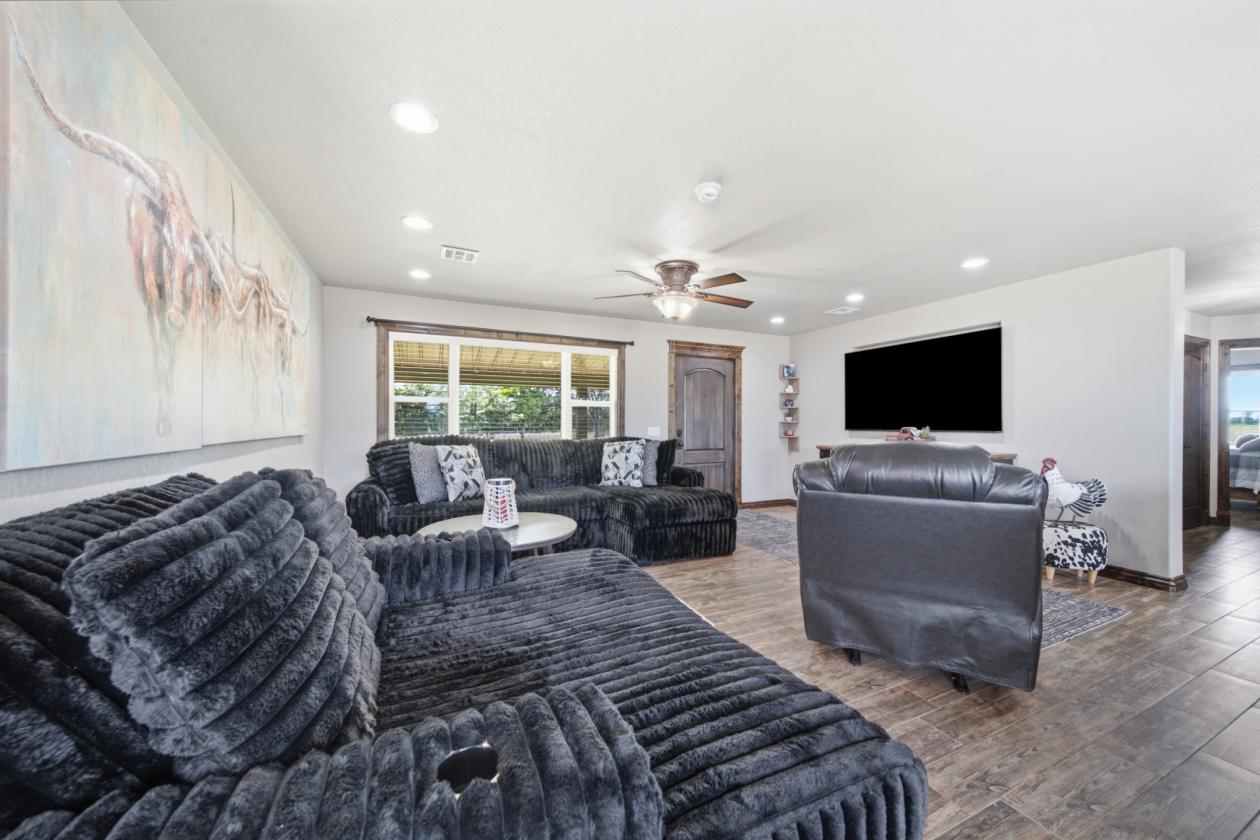 Executive Southwest Home - photo 9