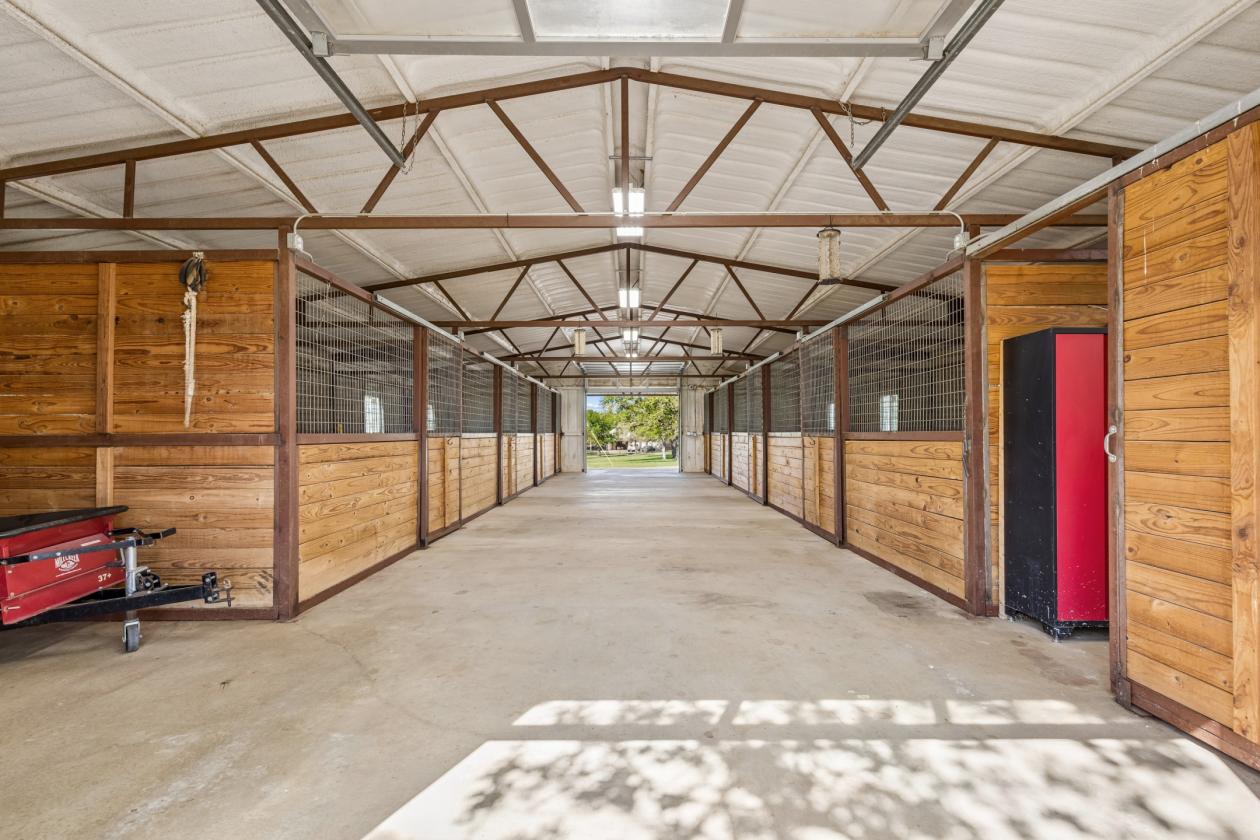 Luxury Living and Equestrian Infrastructure - photo 29