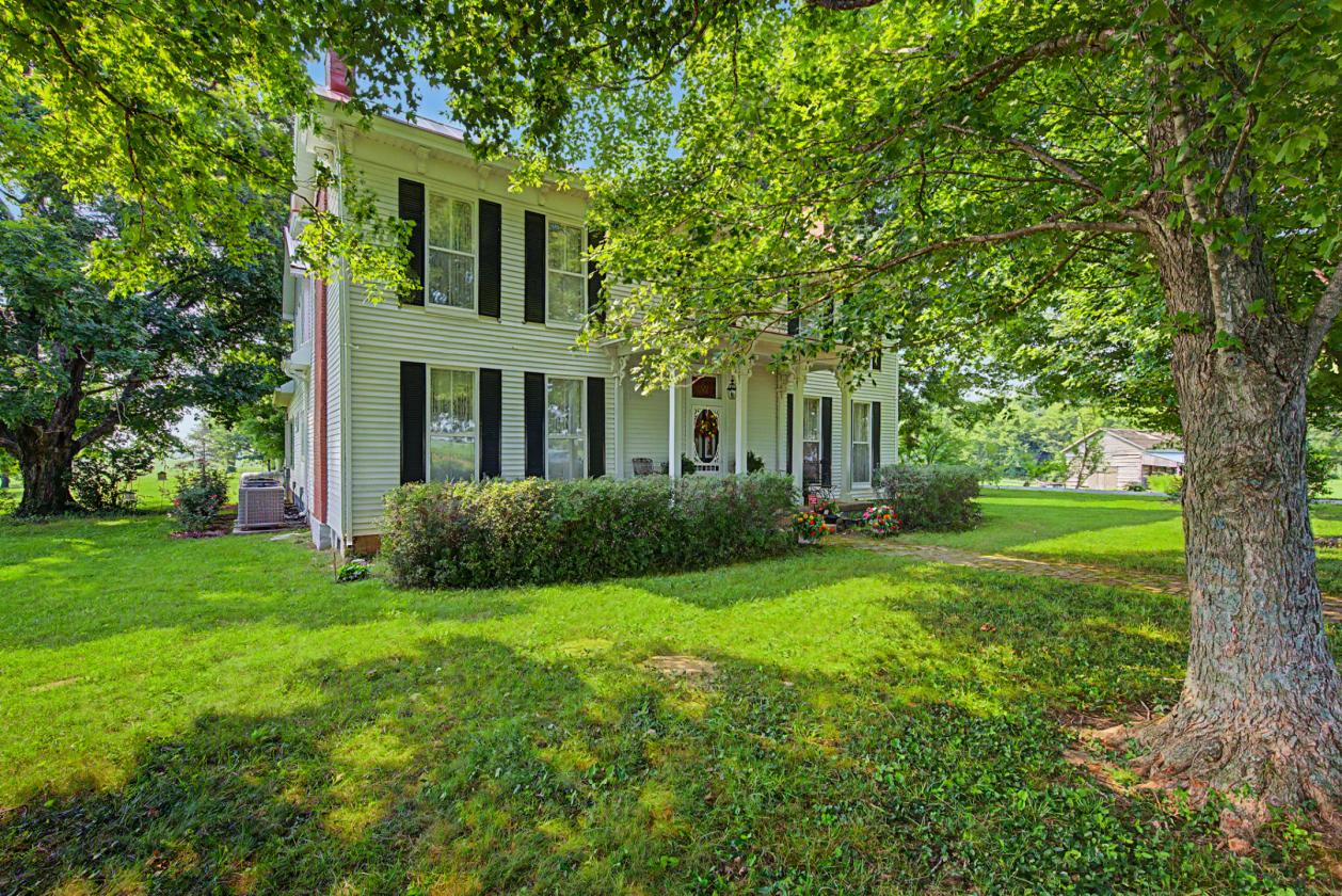 GORGEOUS PROPERTY WITH 12.72 ACRES - photo 1