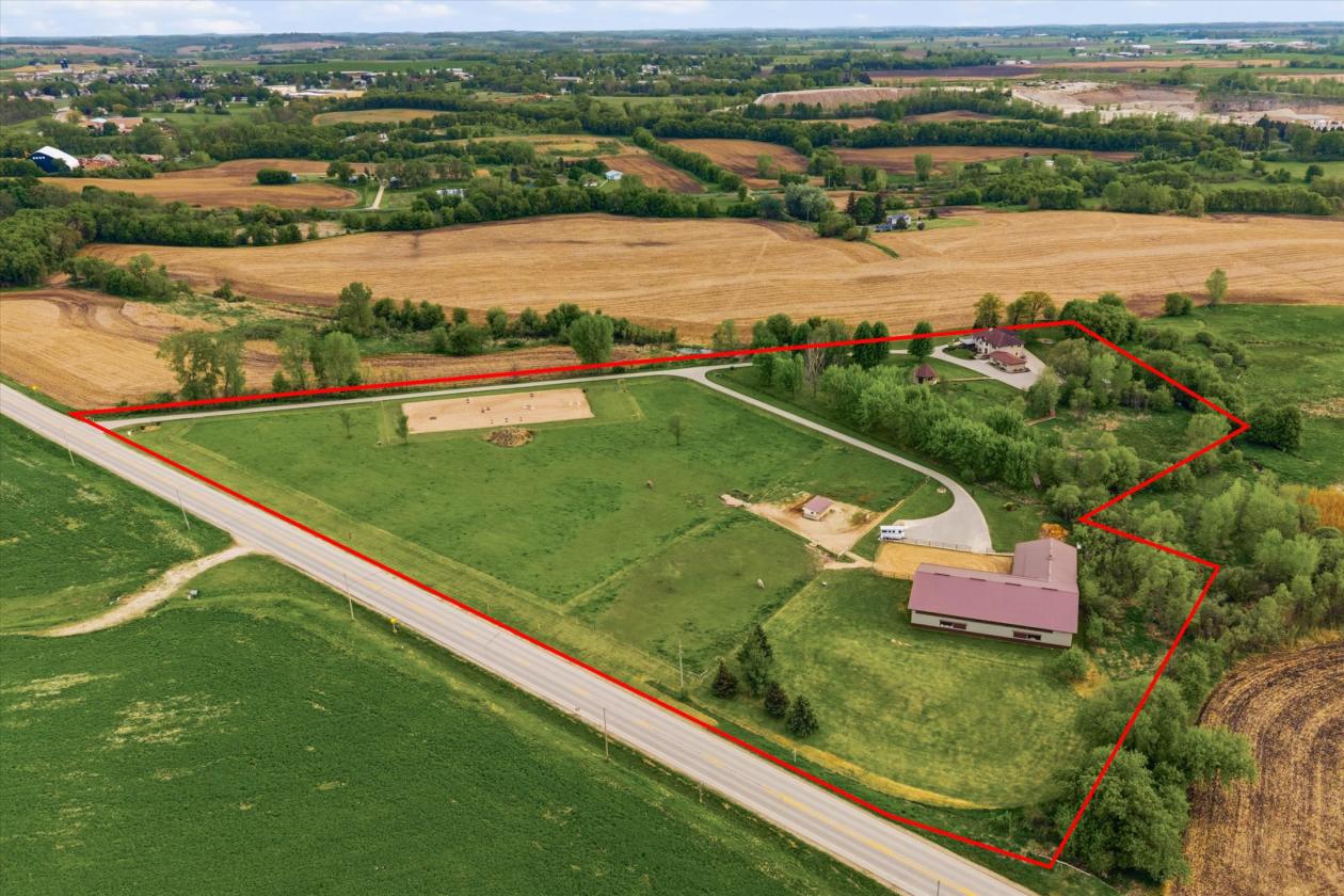 Luxury Equestrian Estate w/ Indoor & New Outdoor - photo 1