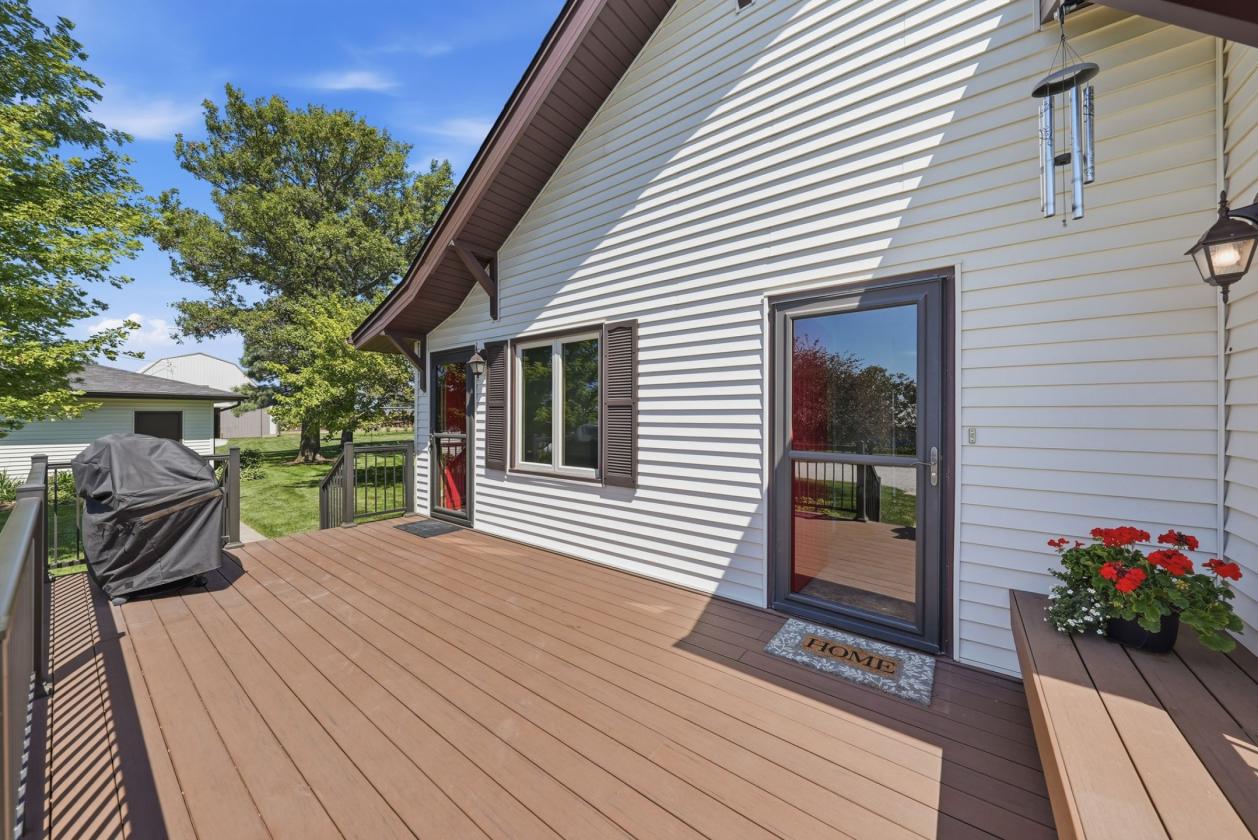 Meticulously Well Maintained Acreage! - photo 8