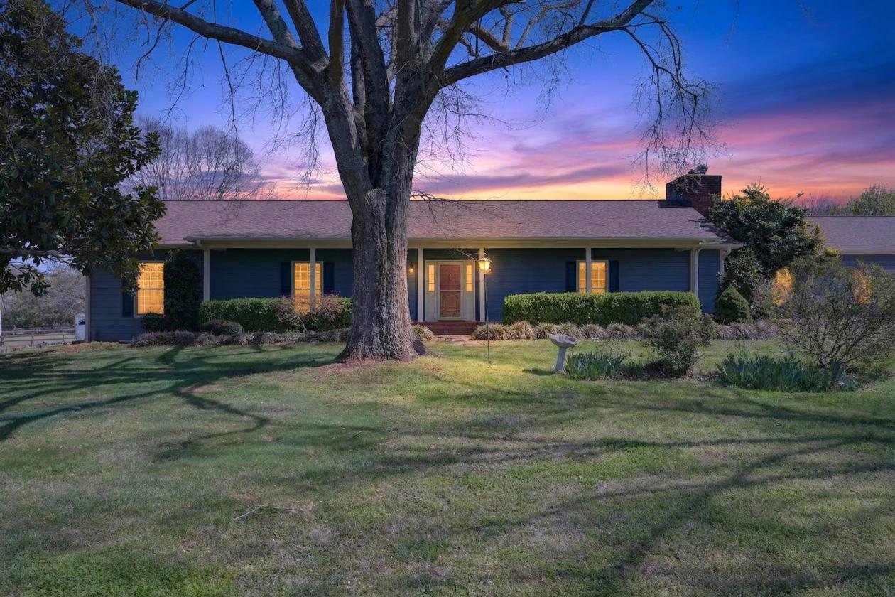 CLOSE TO TRYON Horse farm with 30+ kennel facility - photo 3