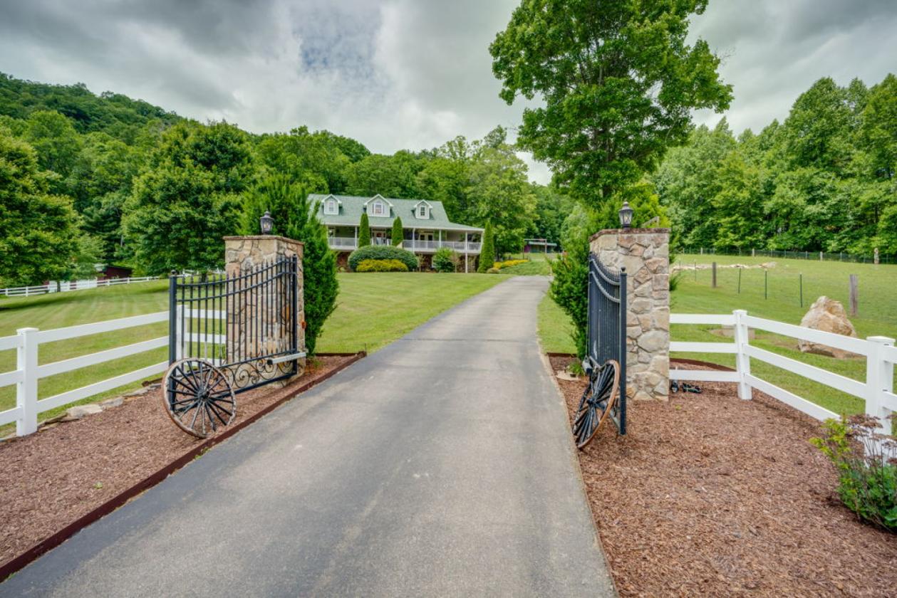 Mountain Home with Horse Barn and 5 Acres - photo 2