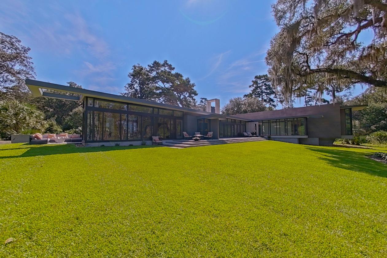 ONE-OF-A-KIND HOME IN EQUESTRIAN COMMUNITY - photo 4