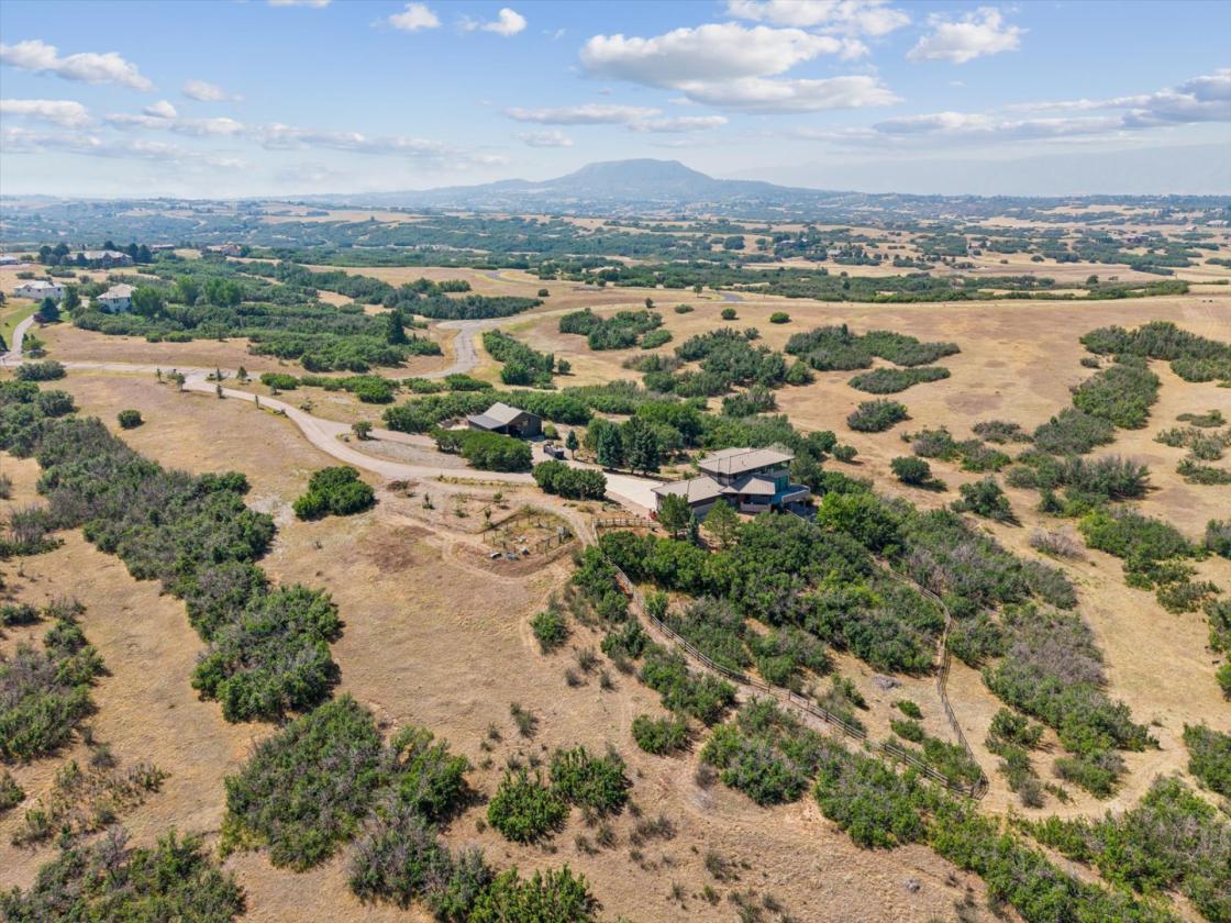 Private oasis on 15 acres 10 minutes from town - photo 13
