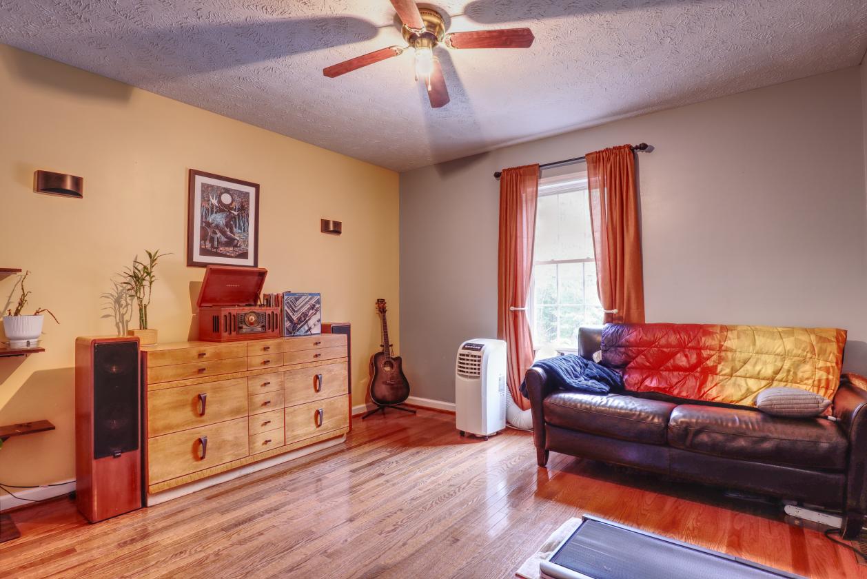 Turnkey Country Retreat on 8 Private Acres - photo 17