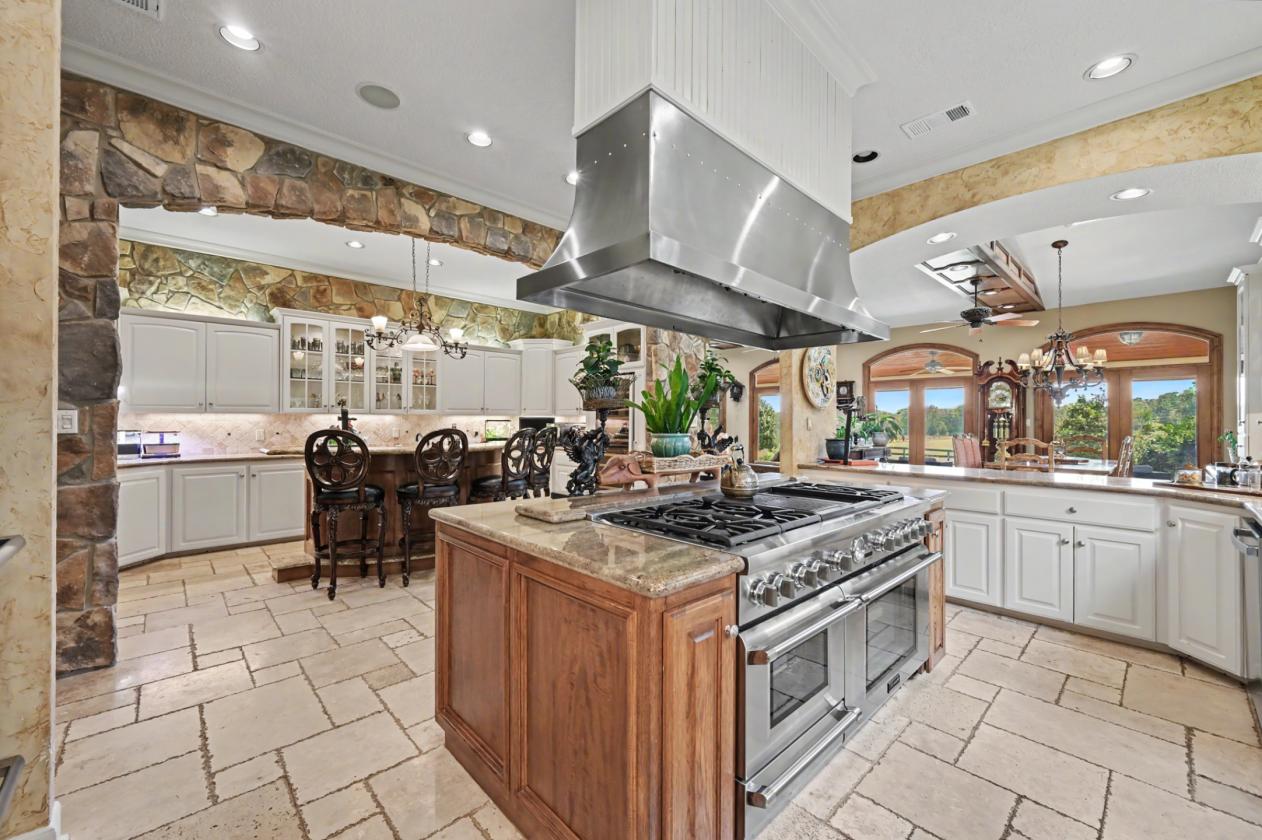 Private Equestrian Estate with guest house - photo 11