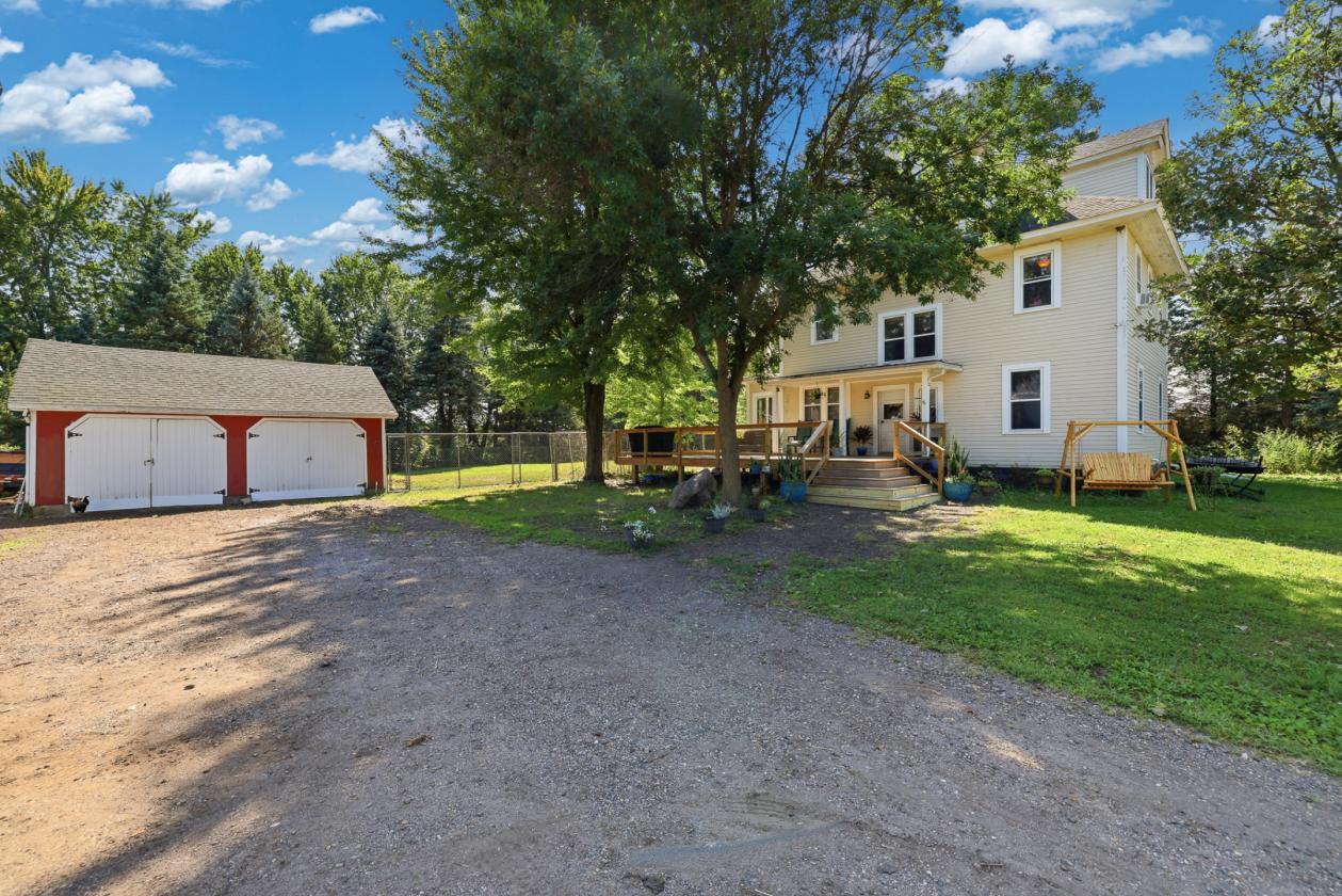 Hobby Farm w/ Horse Barn 20 min SW of Shakopee - photo 2