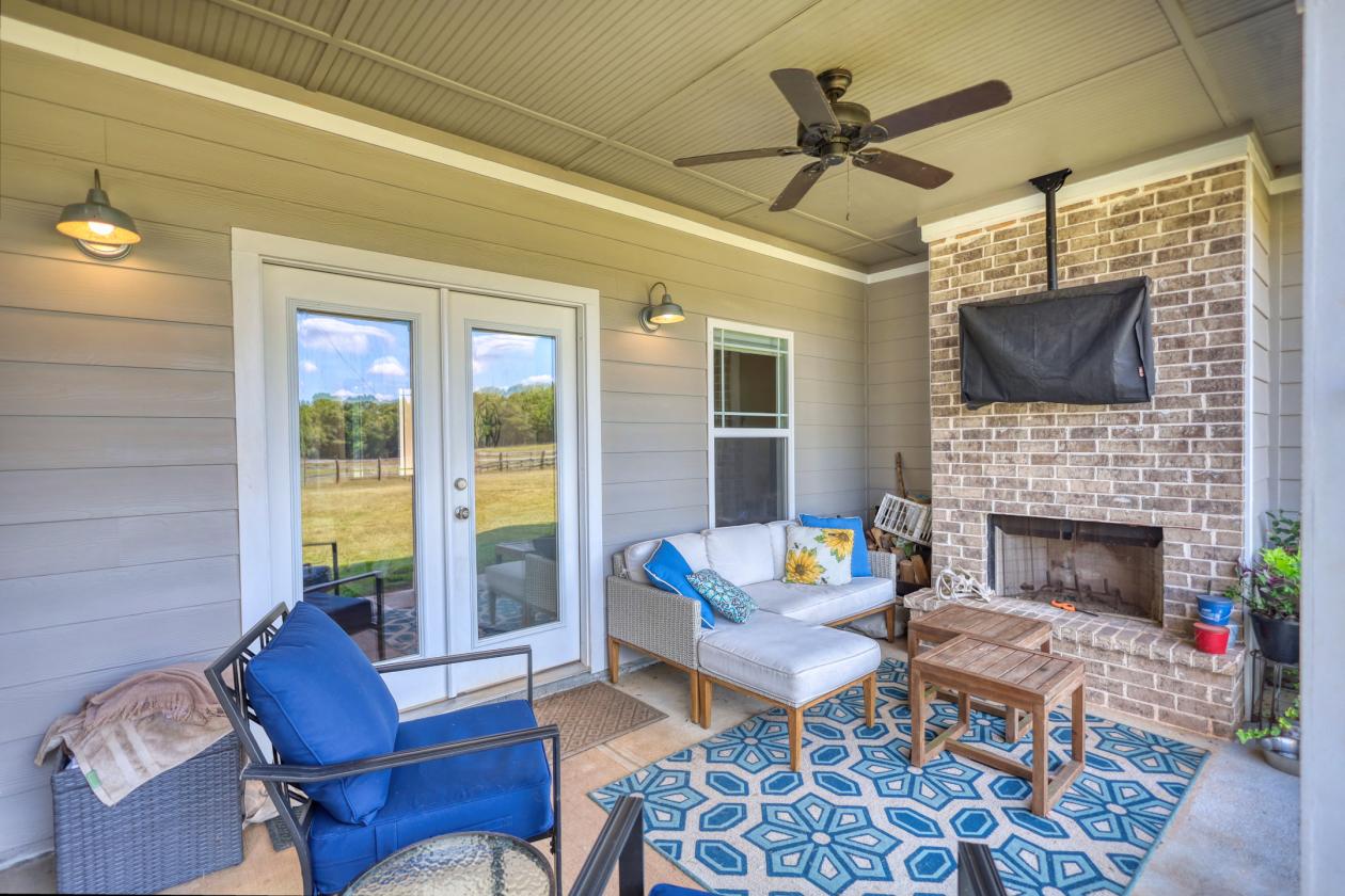 Modern ranch home on 5ac, 3 stall barn - photo 29