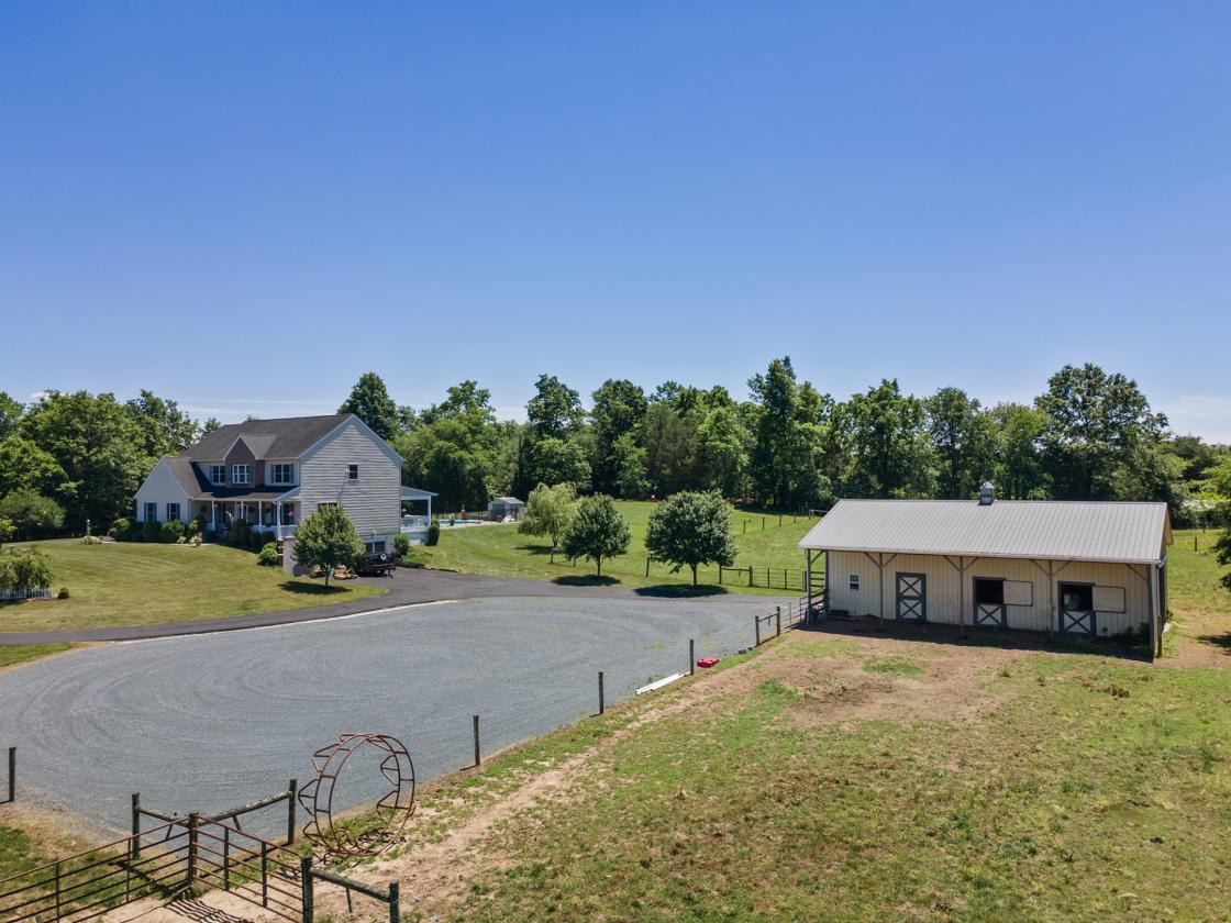 5+ Acre Farmette with 3 Stall Barn and Pool - photo 2