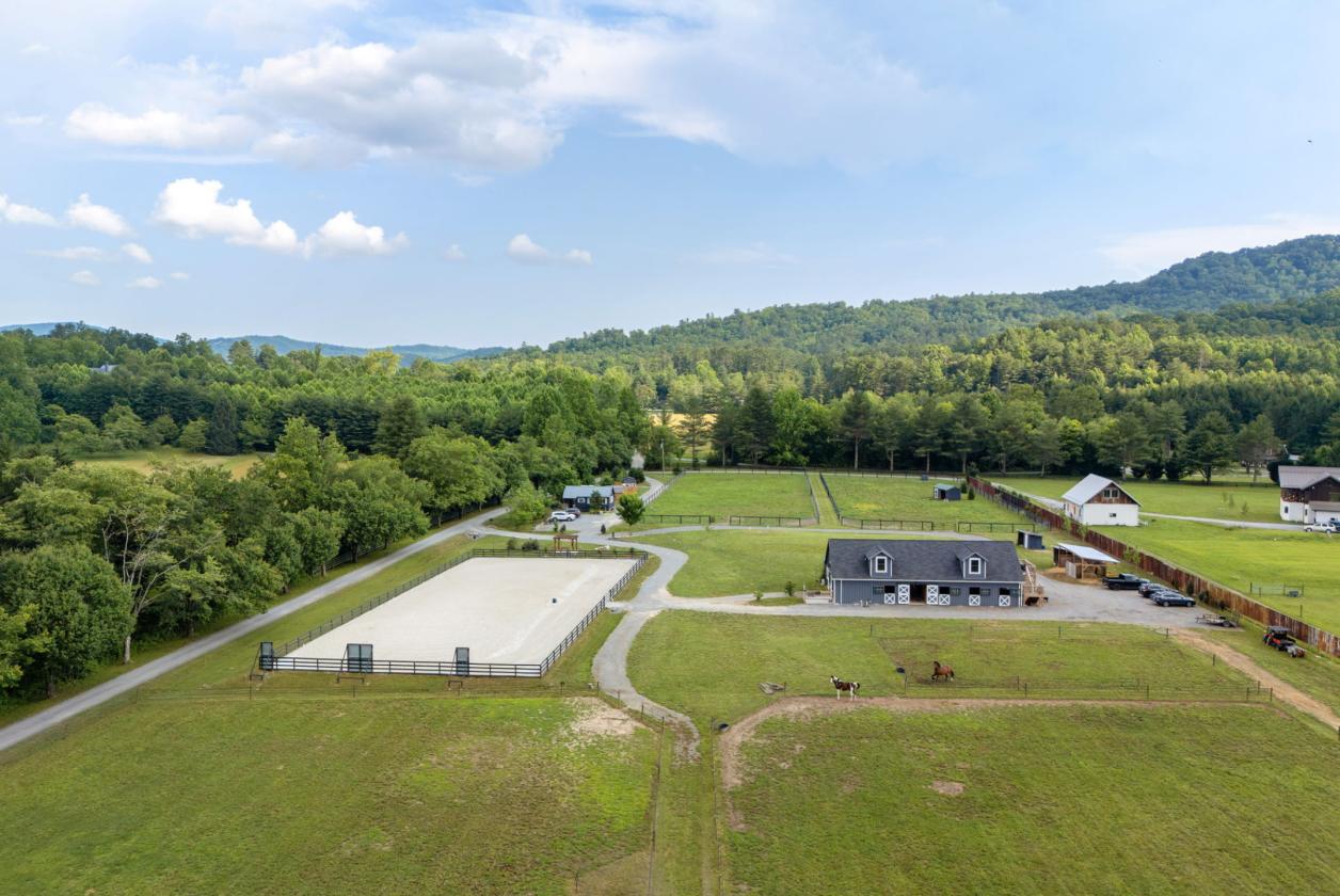 8 Stall Equestrian Farm & Training Facility - photo 4