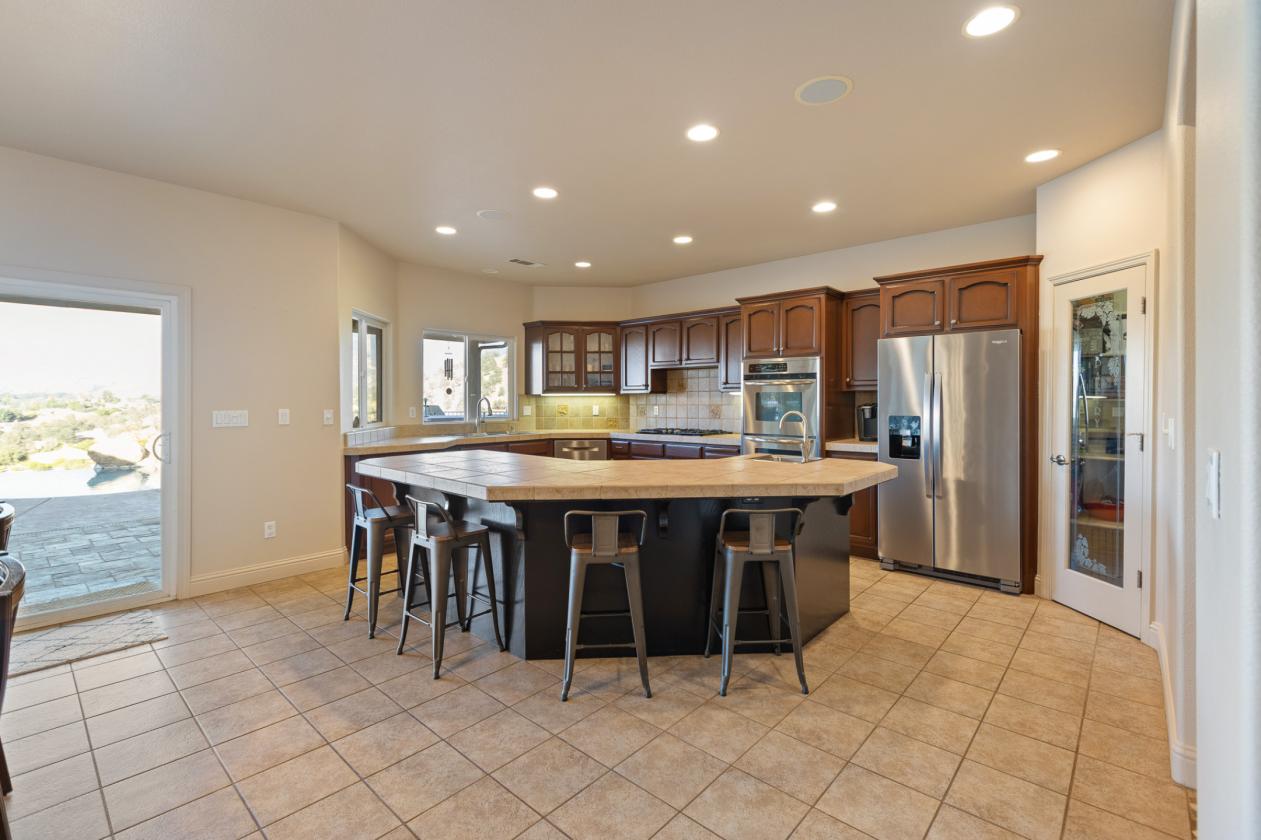 Horse property with gorgeous views! - photo 2