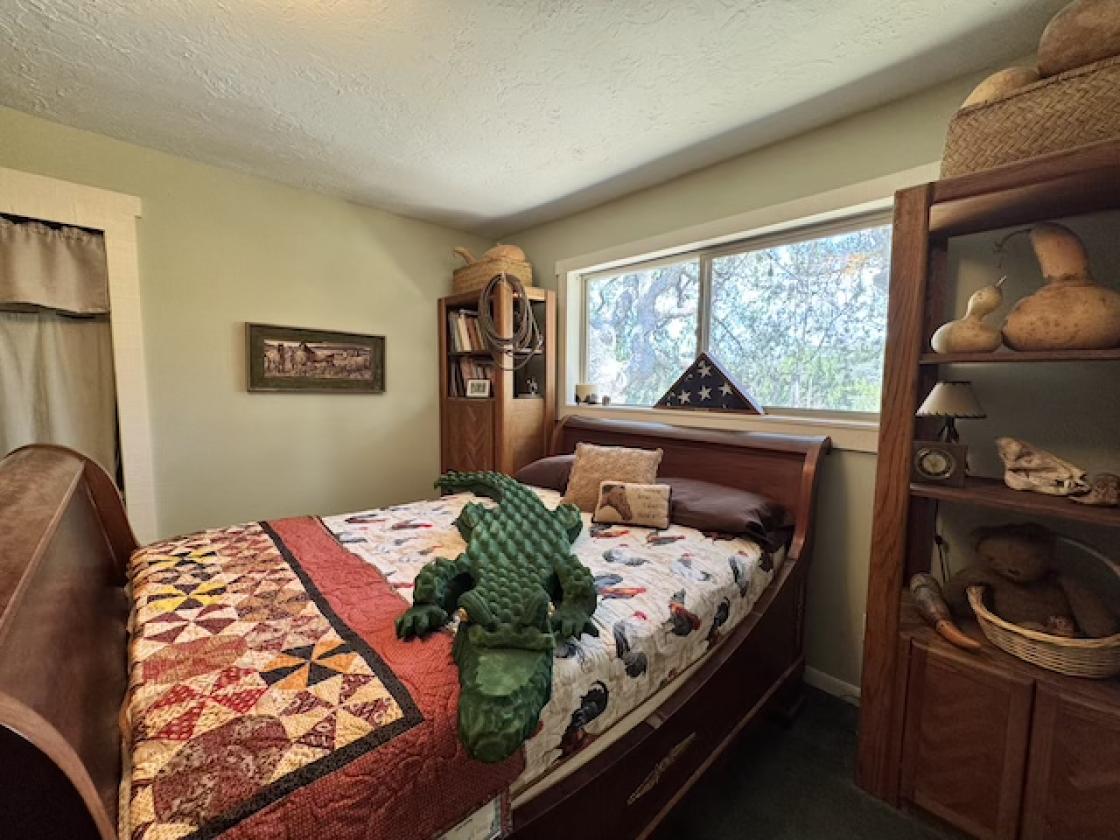 RARE OPPORTUNITY FOR PRIVACY, SPACE & CONVENIENCE - photo 13