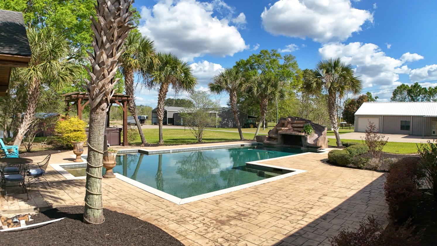 Luxury Home on 79 acres with a 12 acre lake - photo 4