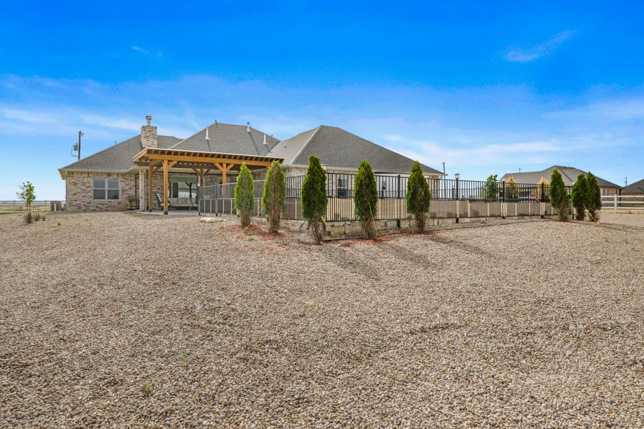 Beautiful Horse Property with a Pool! - photo 13
