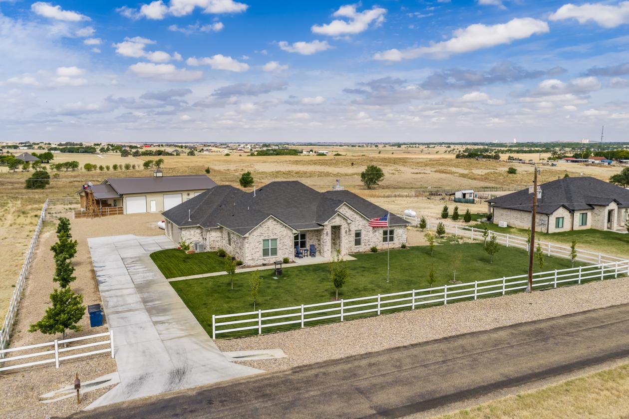 Beautiful Horse Property with a Pool! - photo 25