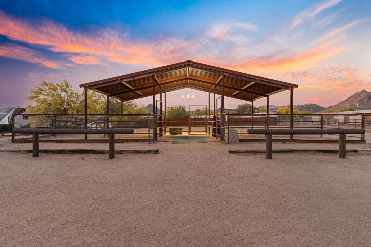 Rare and Charming Equestrian Property - photo 5