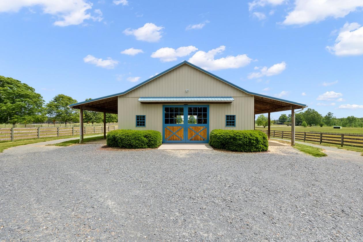 Gated 31.5-Acre Luxury Equestrian Estate With Pond - photo 2