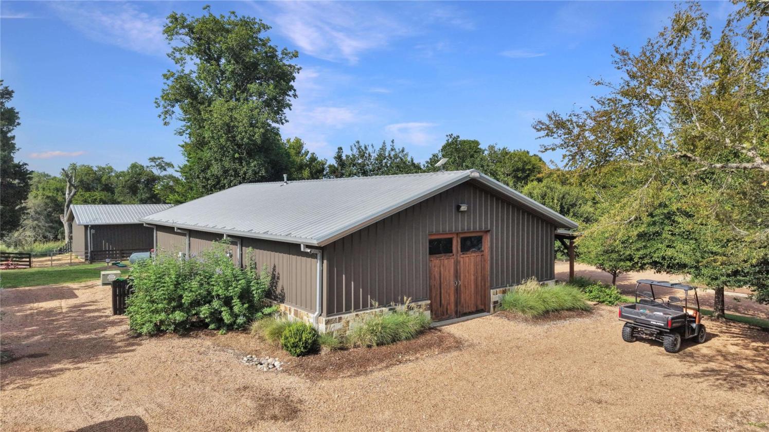 13.6 Acres of Luxury in the Gated Community - photo 25
