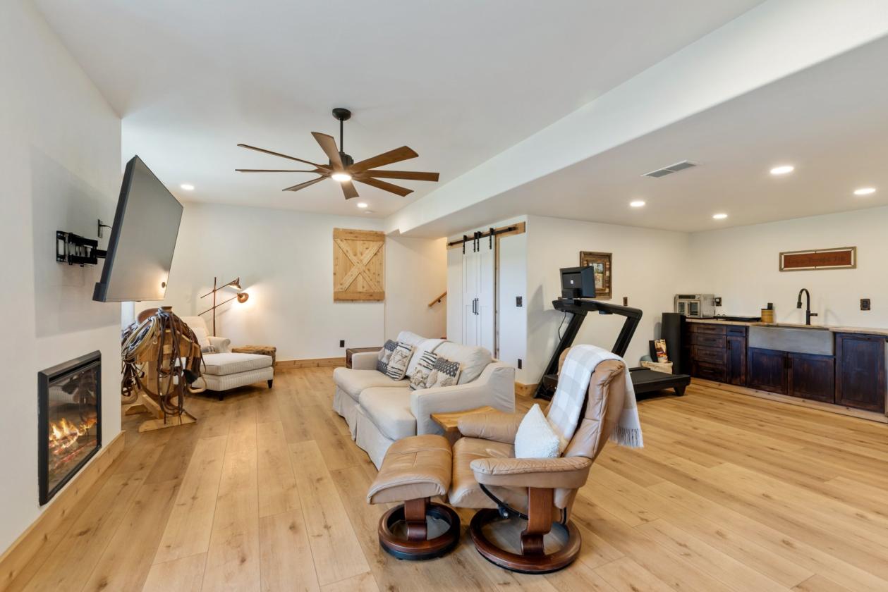 Colorado Luxury — 48 Acres, Barn & National Forest - photo 28