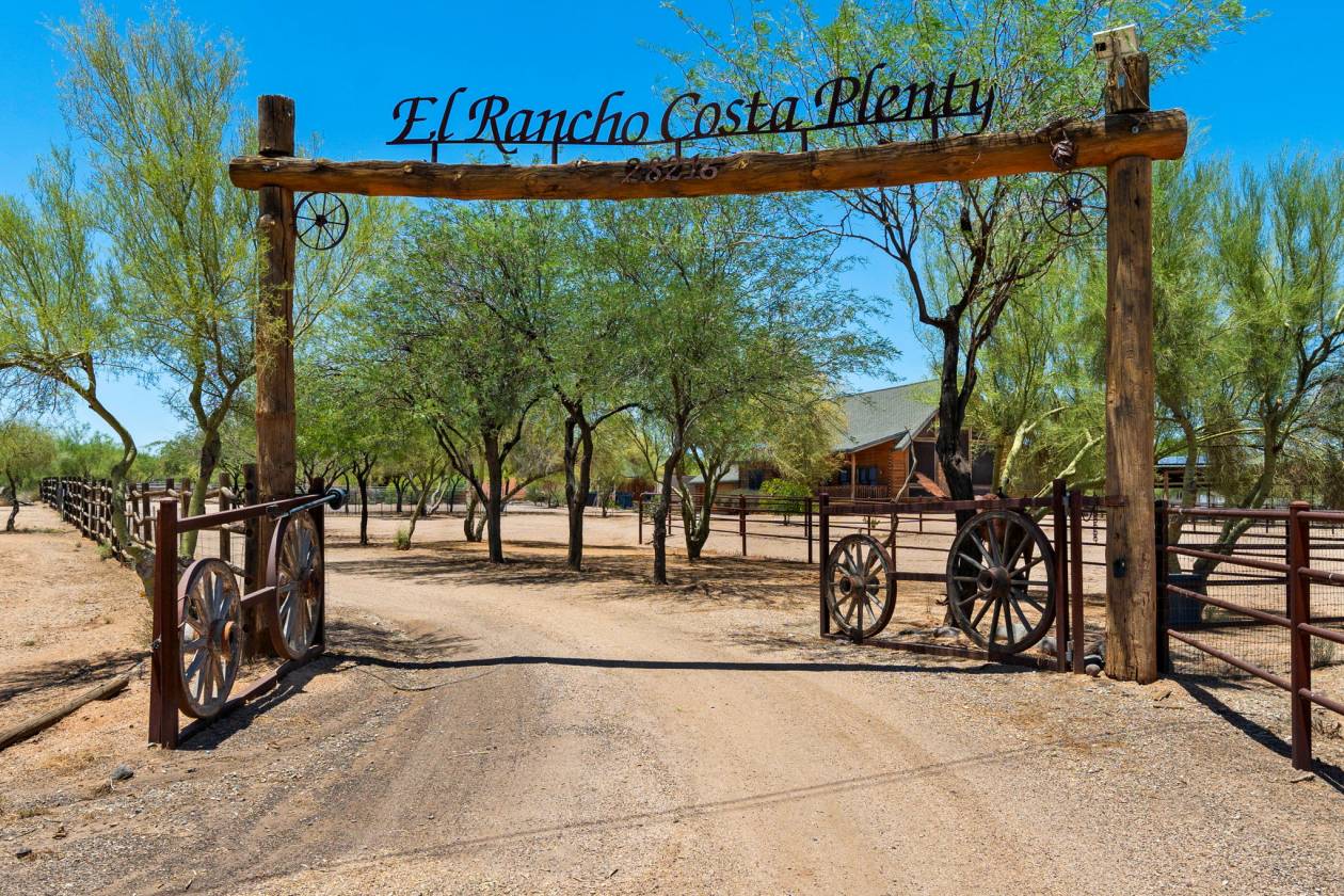Horse Property for sale.