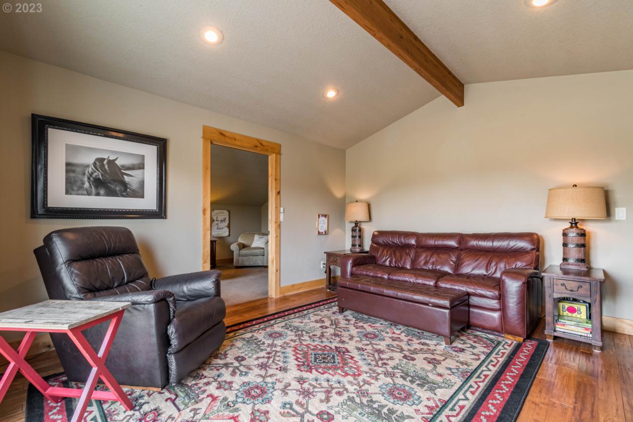 Luxury Equine and Cattle Ranch in Western Oregon - photo 20