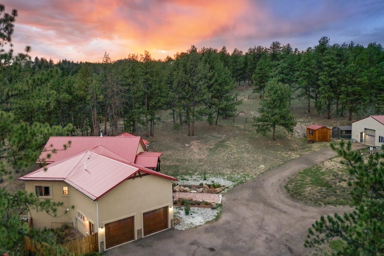Colorado Luxury — 48 Acres, Barn & National Forest - photo 6