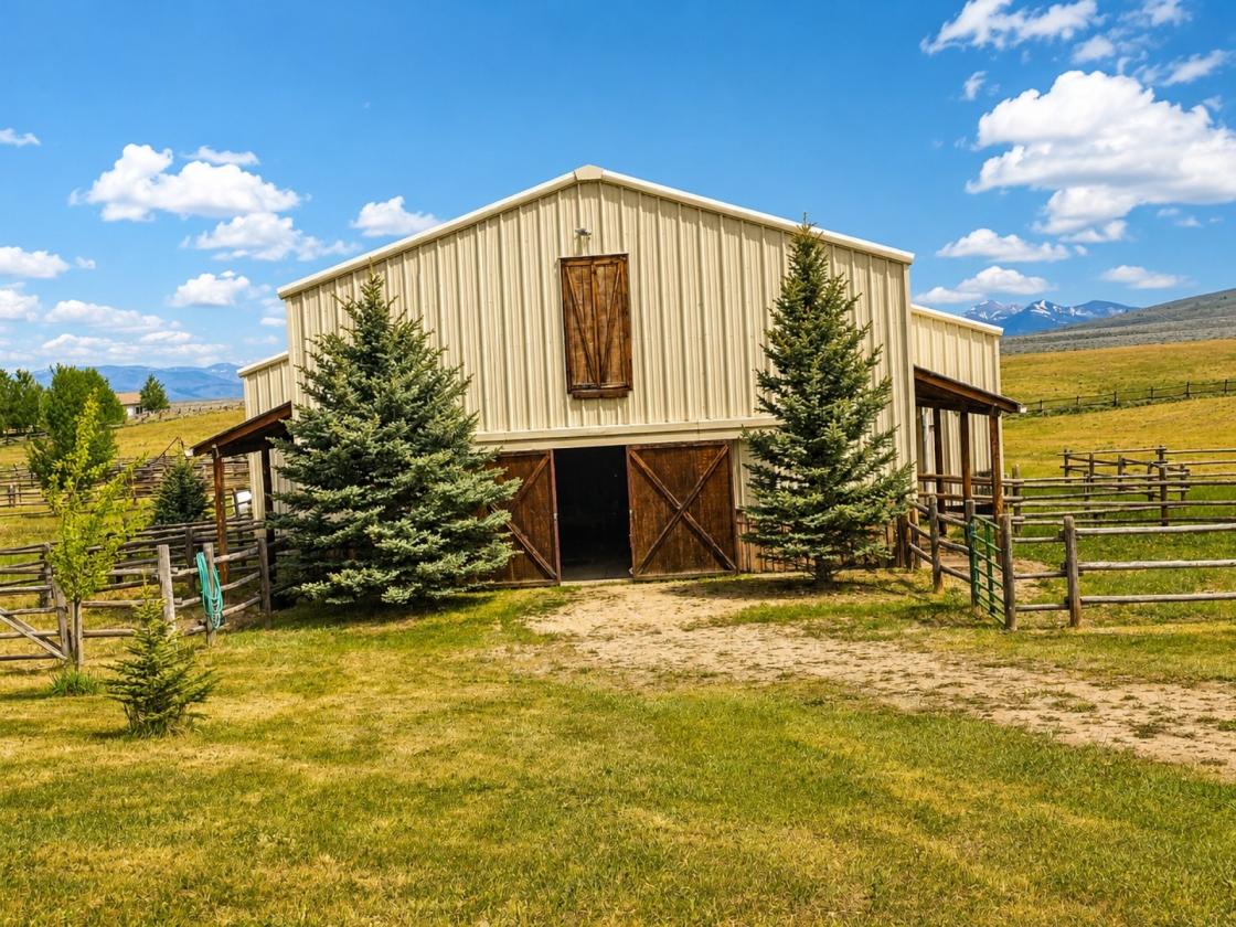 40 Acre Equestrian Property With Heated Arena - photo 2