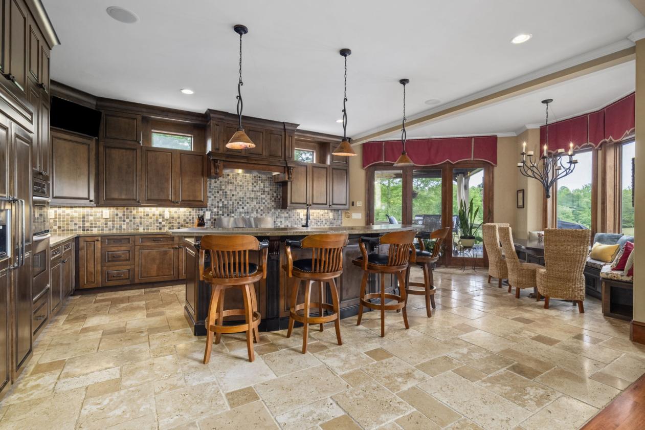 Luxury Estate on 2022 Acres with Helicopter Hangar - photo 11
