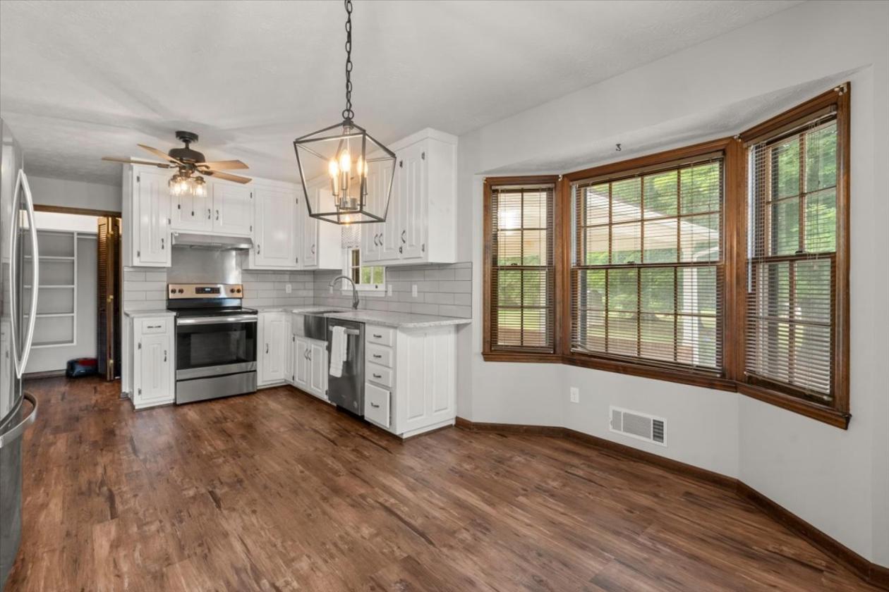 Classic Country Living on 11.5 acres - photo 14