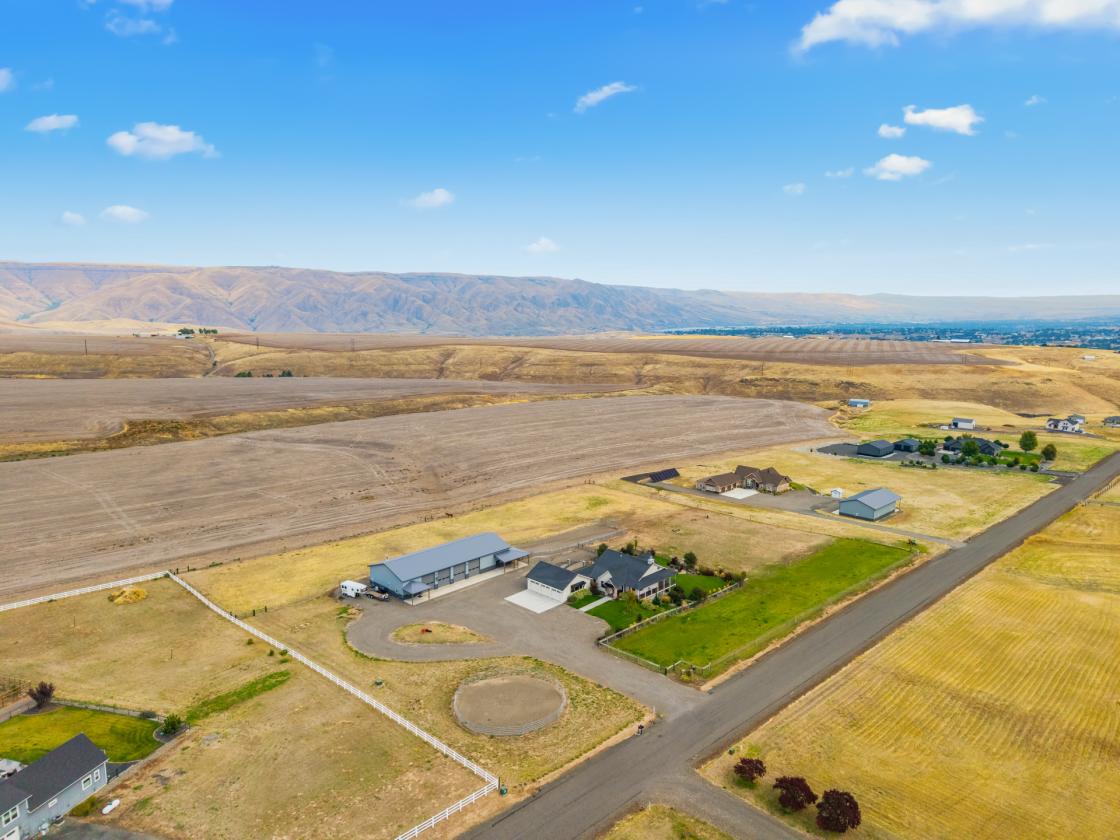 Horse property on 5 acres with 2021 home & barn/shop - photo 2