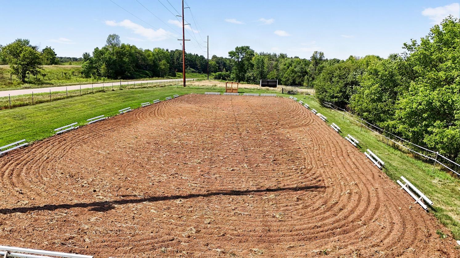 Luxury equestrian estate with a big arena - photo 6