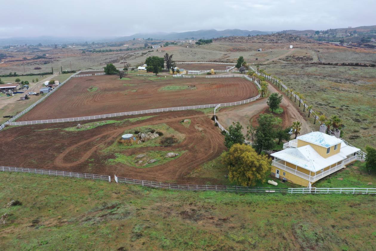 Equestrian property with 360 mountain views. Hemet, Riverside County