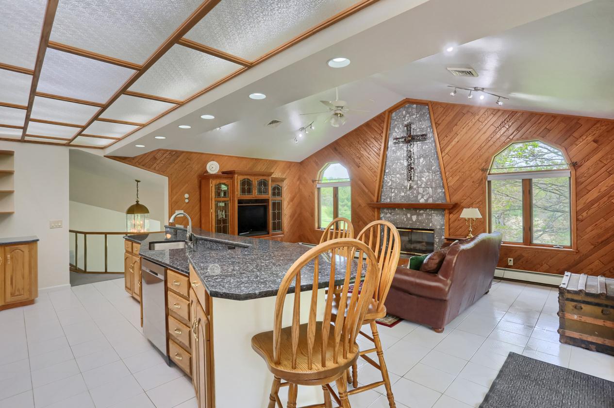 Custom home with endless opportunities! - photo 6