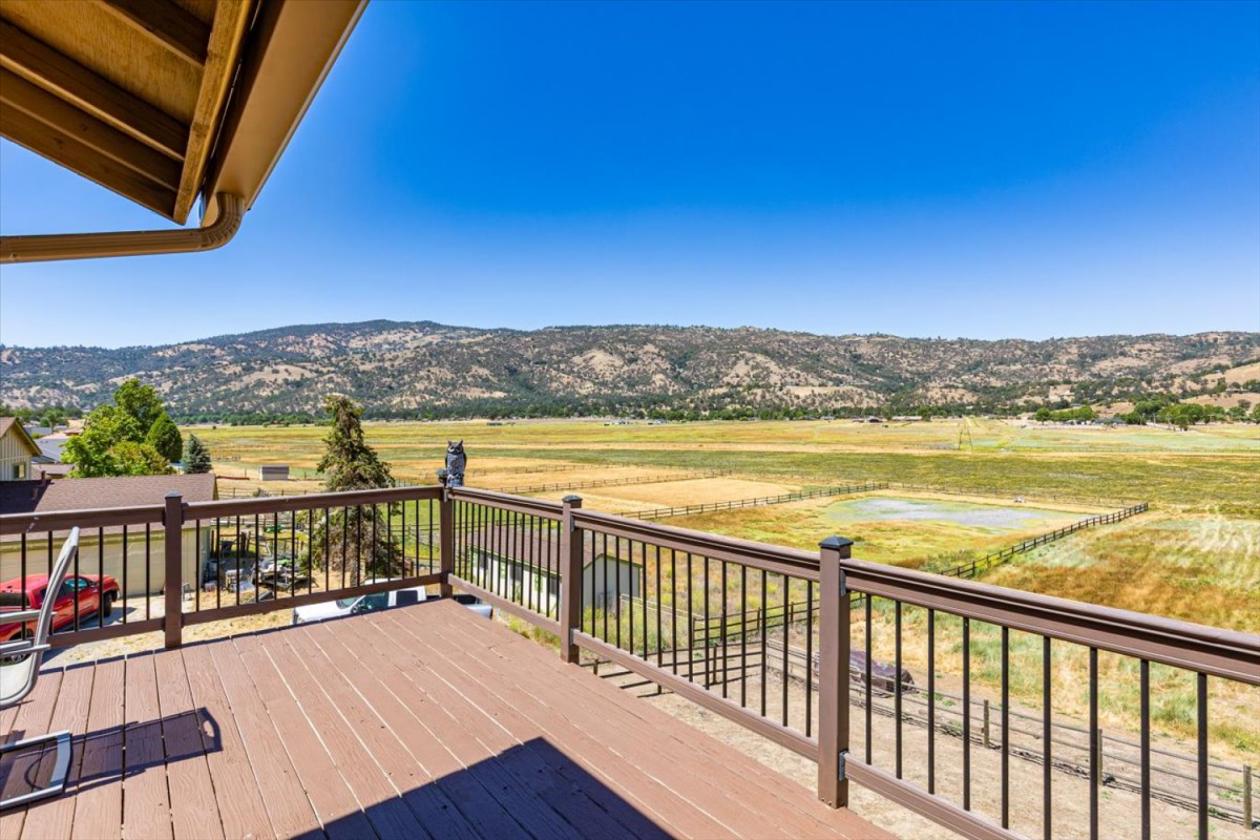 Exceptional property in EQ gated community - photo 2