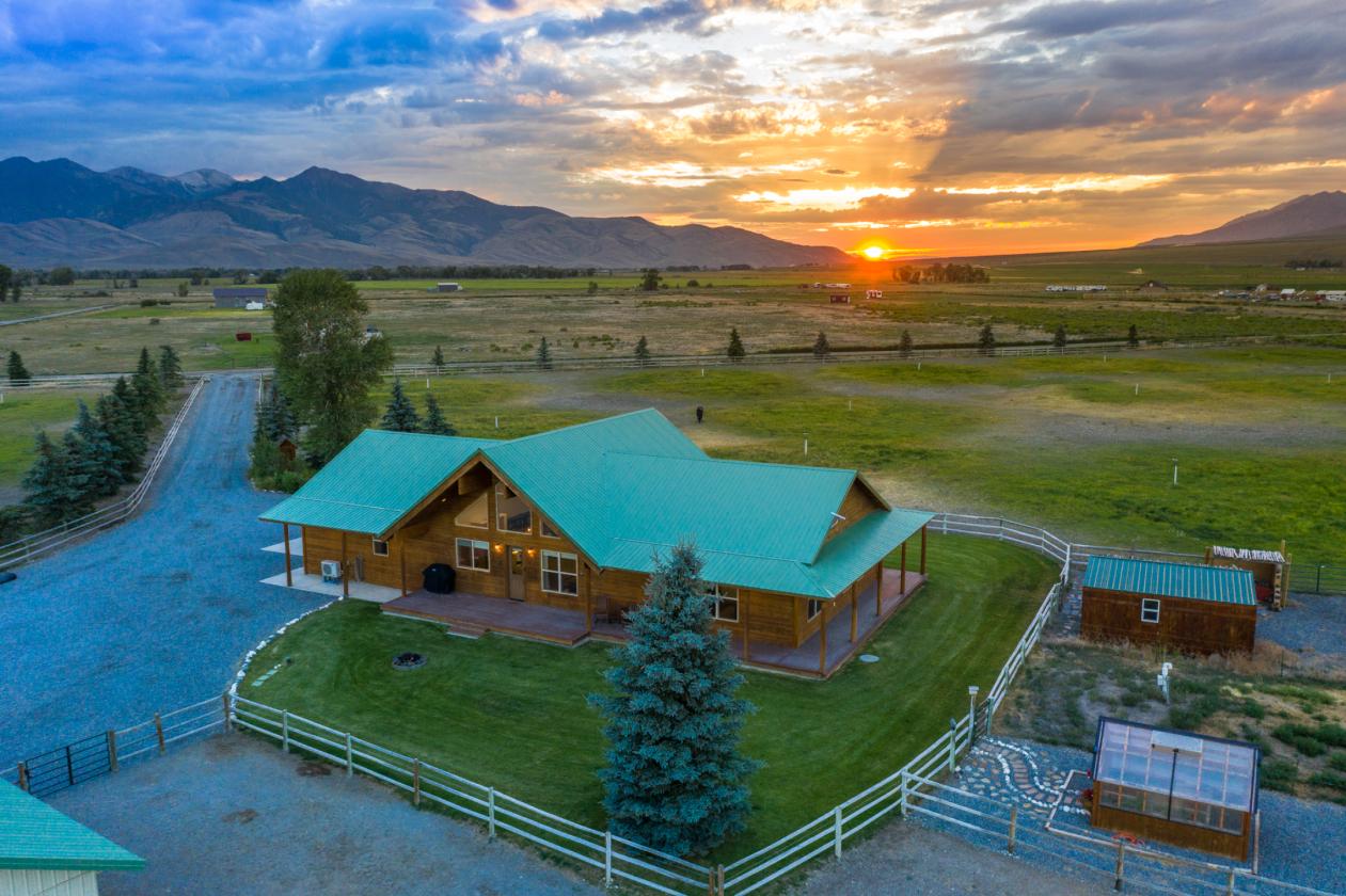 Turnkey Equestrian Estate, Stunning Views - photo 1
