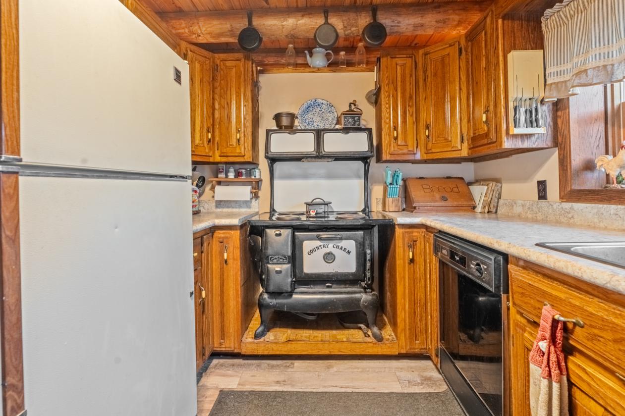 REAL LOG HOME on 12 Unrestricted Acres - photo 29